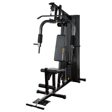 Produktdetails: Darwin Kraftstation HG30 pinterest Platzsparend & kompakt:: Höhe nur 196 cm, Aufstellfläche unter 2 m² – ideal für kleine Räume Vielseitige Trainingsmöglichkeiten für Ober- und Unterkörper Trainingsstationen: Oberer Kabelzug/Latzug, u.a. zum Rücken- und Trizepstraining Brustpresse / Pec-Fly-Station Beinstrecker Niedriger Kabelzug, z.B. für Bizepscurls oder Rudern im Sitzen Einfache Einstellung: Brustpresse lässt sich kinderleicht in eine Pec-Fly-Station verwandeln Gewichtsblock in 10 Stufen zwischen 5 und 50 kg verstellbar Sehr hoher Trainingskomfort: Großer Umlenkrollen-Durchmesser für flüssige Bewegungsabläufe Besonders lauffähige Kabelummantelung Robust gebaut, modernes und schlankes Design Latzugstange und Trizeps-Bizeps-Griff im Lieferumfang enthalten Ideal für zuhause: Optimal für gelegentliches Muskeltraining in den eigenen vier Wänden Stylishe, platzsparende Lösung für Home-Gym-Nutzer Max. Benutzergewicht: 100 kg Aufstellmaße: (L) 179 cm x (B) 116 cm x (H) 196 cm Beschreibung: Darwin Kraftstation HG30 Optimal für das Krafttraining zu Hause Wenn Sie gelegentlich in den eigenen vier Wänden Ihre Muskeln trainieren möchten, ist die HG30 die perfekte Wahl. Die Kraftstation passt auch in die kleinste Ecke. Deswegen ist das Fitnessgerät die richtige Wahl, wenn Sie nur wenig Platz für Ihr Training entbehren können oder wollen. Mit dem 50 kg Gewichtsblock haben Sie sowohl für den Oberkörper als auch für den Unterkörper ein solides Trainingsgewicht. Bei dem Gewichtsblock ist es möglich, ganz bequem das Trainingsgewicht in 10 Abstufungen auswählen. Jede Gewichtsscheibe bei der Kraftstation ist 5 kg schwer. Heißt, Sie können mit 5kg, 10kg, 15kg, 20kg, 25kg, 30kg, 35kg, 40kg, 45kg und 50 kg trainieren! Design wird groß geschrieben Die Kraftstation ist nicht nur funktionell, sondern sieht auch noch gut aus. Holen Sie sich mit der HG30 von Darwin eine stylishe Kraftstation in Ihr Zuhause.